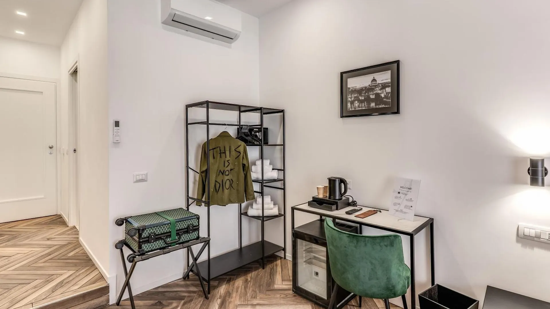 Effe Luxury Rooms Roma 0*,  Italia