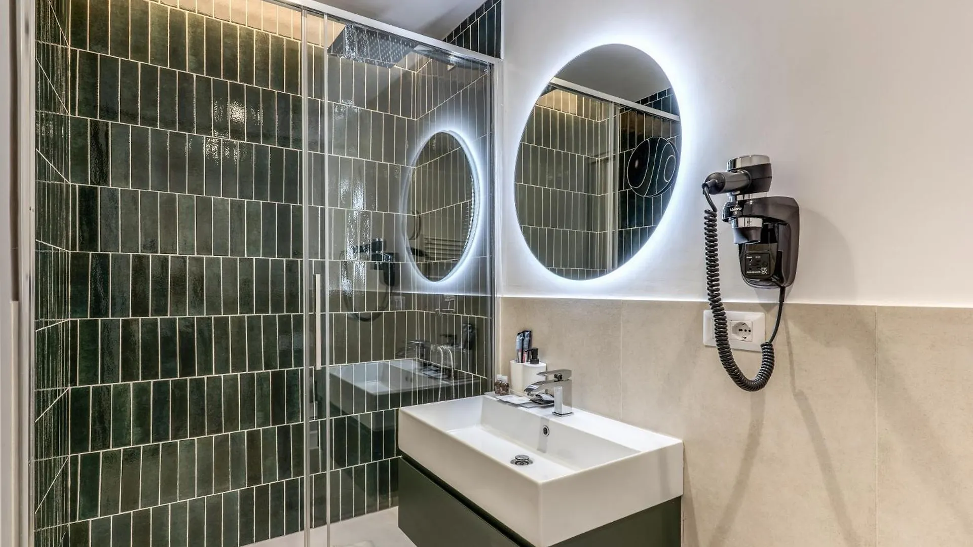 Effe Luxury Rooms Roma 0*,  Italia